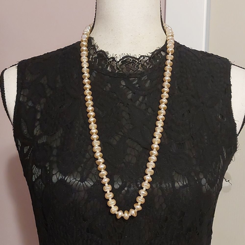 Vintage Pearlescent Faux Pearls Necklace No Clasp Pullover Styling - Picture 1 of 6